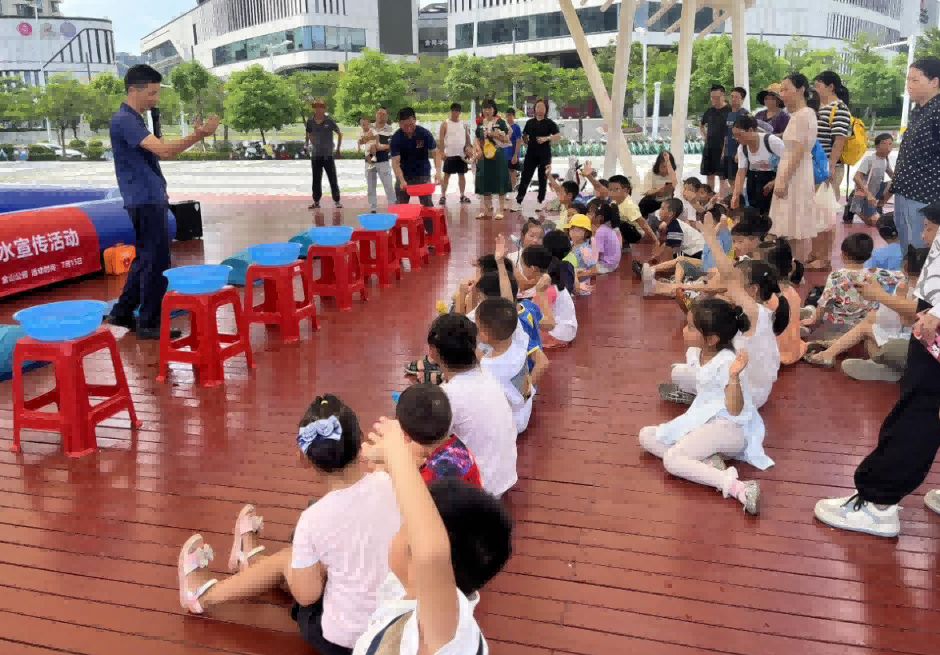 “安全不放假 平安过暑假” ——体验式防溺水技能培训活动
